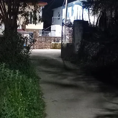 Nyaraló Akomodim I Persosur Per Pushime