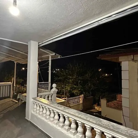 Akomodim I Persosur Per Pushime *