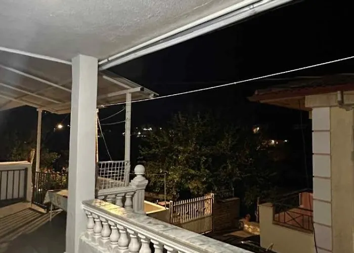 Akomodim I Persosur Per Pushime *